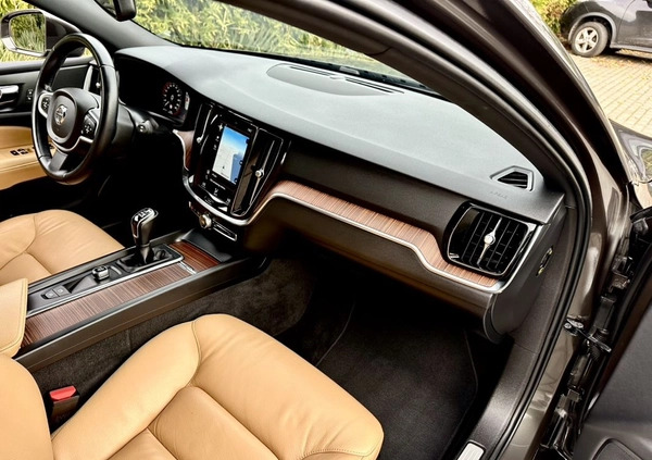 Volvo V60 cena 84400 przebieg: 117890, rok produkcji 2018 z Żukowo małe 781